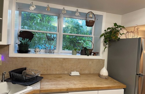 West Stockbridge Apartment | Cozy 2BR/1BA Furnished In-Apartment – Quiet Country