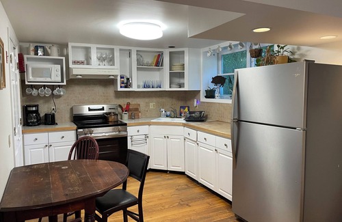 West Stockbridge Apartment | Cozy 2BR/1BA Furnished In-Apartment – Quiet Country