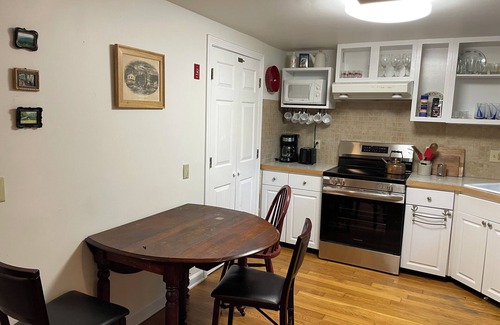 West Stockbridge Apartment | Cozy 2BR/1BA Furnished In-Apartment – Quiet Country