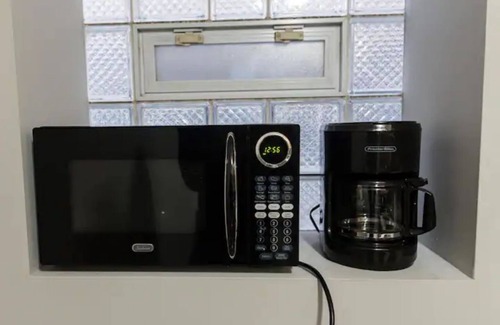 Albany Park Apartment | Cozy 2BR/1BA Garden Apartment Near Lincoln Square