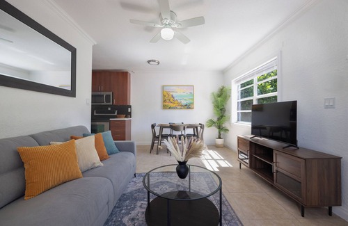 South Middle River House | Cozy 2BR/1Bath Oasis Near Las Olas with Backyard