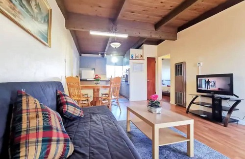 Richmond Annex Apartment | Cozy 2BR 1Bath with Parking near Univ of Berkeley
