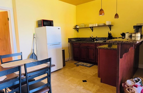 Pepeekeo House | Cozy 2BR/2BA Haven near Botanical World Adventures