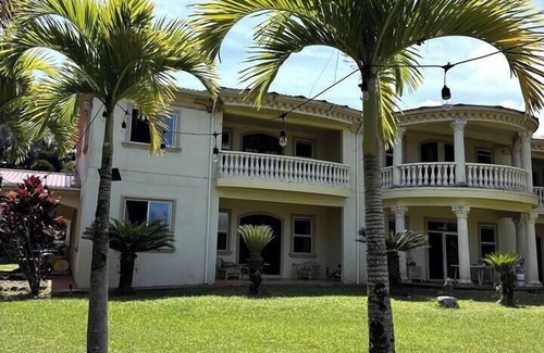 Pepeekeo House | Cozy 2BR/2BA Haven near Botanical World Adventures