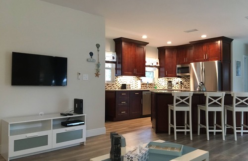 Walsingham House | Cozy 2BR/2BR, pool, jacuzzi, 10 minutes to beaches
