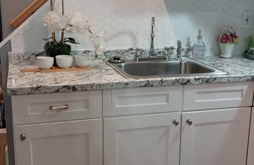 Elizabeth Apartment | Cozy 2BR apartment 6 min from EWR