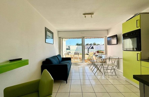 Saint-Amand-en-Puisaye Apartment | Cozy 2BR Apartment + Cabin, Balcony, Close to Beach & Shops, Sleeps 4 - Carnac