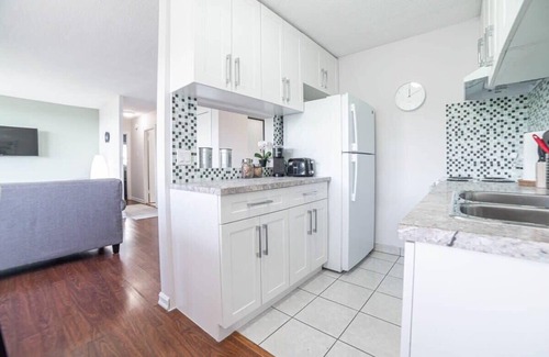 Crescent Heights Apartment | Cozy 2BR Apt | Free Parking, Wi-Fi & Coffee