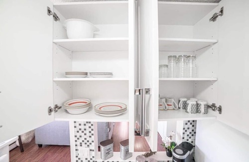 Crescent Heights Apartment | Cozy 2BR Apt | Free Parking, Wi-Fi & Coffee