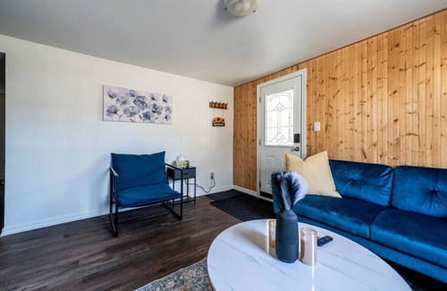 Sudbury Apartment | Cozy 2BR Apt near Downtown | Free Parking & Wi Fi
