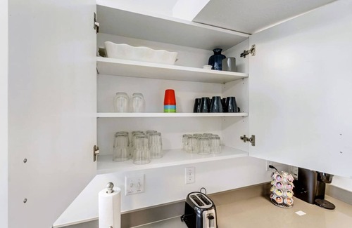 Sugar House Apartment | Cozy 2BR Apt w Parking Near Downtown SLC