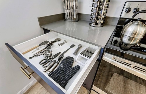 Sugar House Apartment | Cozy 2BR Apt w Parking Near Downtown SLC