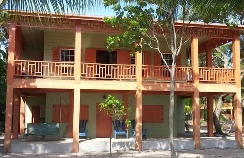 Placencia House | Cozy 2BR Beachfront Best Location for Long Stays