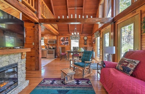 Blountville Cabin | Cozy 2BR Cabin by the Creek