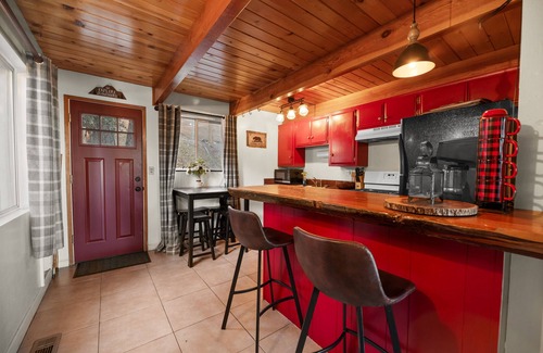 Running Springs Cabin | Cozy 2br Cabin With Panoramic Mountain Views & Hot Tub