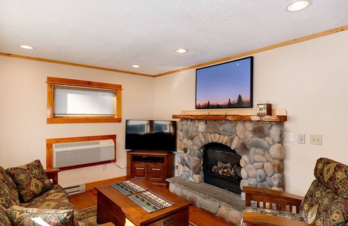Lake Placid Cabin | Cozy 2BR Cabin with Full Kitchen, outdoor BBQs, campfire pits, and more!
