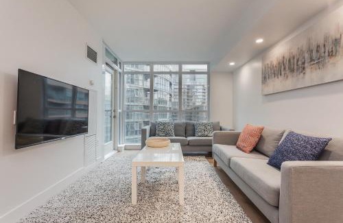CityPlace Apartment | Cozy 2BR Close to CN Tower & Harbourfront