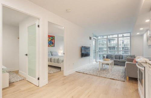 CityPlace Apartment | Cozy 2BR Close to CN Tower & Harbourfront