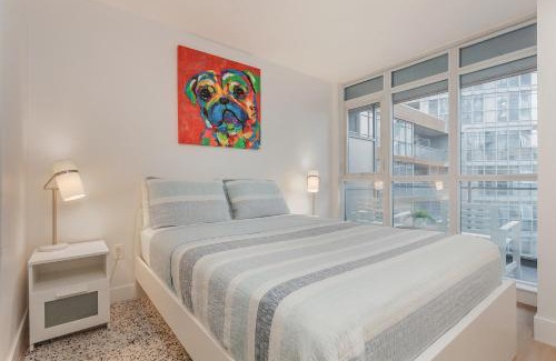 CityPlace Apartment | Cozy 2BR Close to CN Tower & Harbourfront