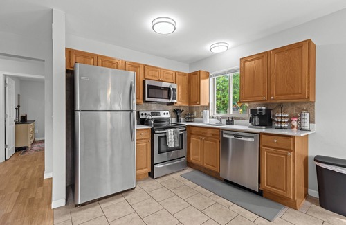 Fraser Condo | Cozy 2BR Condo in Great Location | King Bed