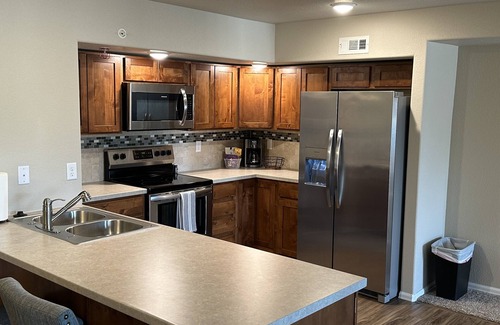 Greeley Condo | Cozy 2BR condo near hospitals/shopping! Family-sized condo with pool/fitness!