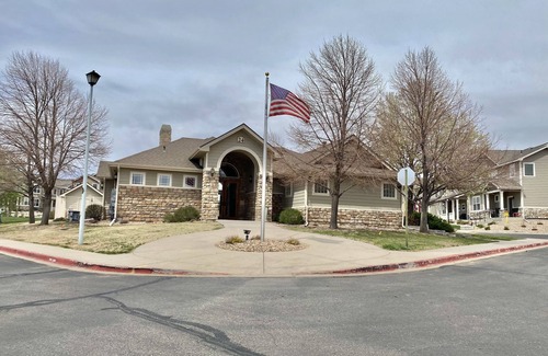 Greeley Condo | Cozy 2BR condo near hospitals/shopping! Family-sized condo with pool/fitness!