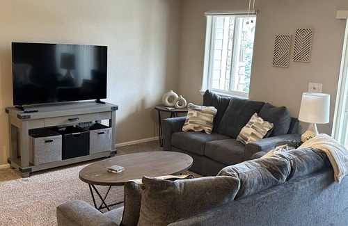Greeley Condo | Cozy 2BR condo near hospitals/shopping! Family-sized condo with pool/fitness!