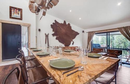 Peak 8 House | Cozy 2BR Condo Near Peak 8 and Town with Hot Tub Access