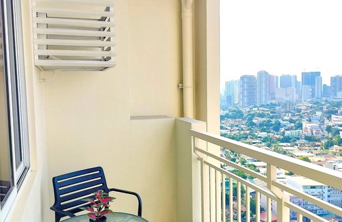 Pasig Condo | Cozy 2BR Condo Unit. Situated at the heart of metropolitan CBD's and Malls.