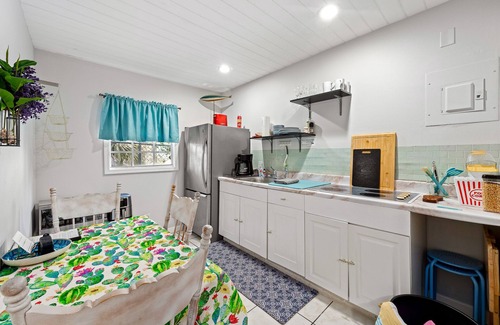 Southwest Cottage | Cozy 2BR Cottage in West Palm Beach!