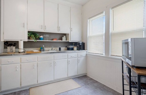 Lakewood House | Cozy 2BR Duplex, Dog Friendly, Porch, Walkable, Near Lake Erie & CLE