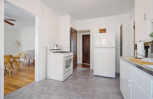 Lakewood House | Cozy 2BR Duplex, Dog Friendly, Porch, Walkable, Near Lake Erie & CLE