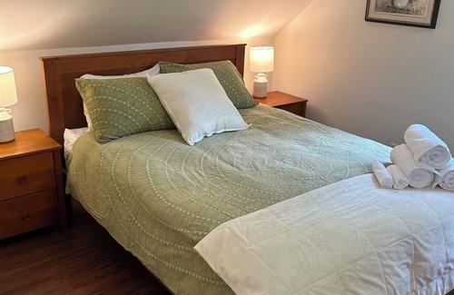 Salt Spring Island Bed & Breakfast | Cozy 2BR Farm B&B Near Ganges