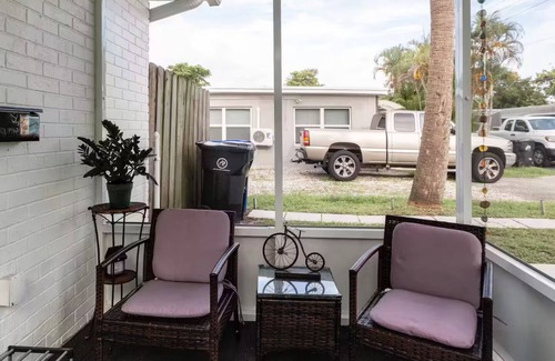 River Run Apartment | Cozy 2BR Family-Friendly Apt with Porches & Yard — 15 mins to Fort L’dale Beach!