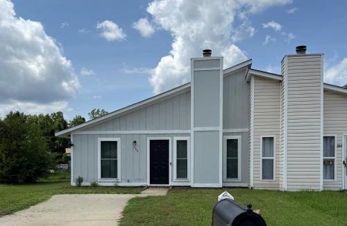 Piney Green House | Cozy 2BR Hideaway - I Heart Jacksonville