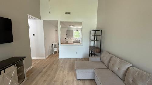 Piney Green House | Cozy 2BR Hideaway - I Heart Jacksonville
