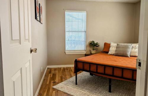 Clovis House | Cozy 2BR Home in Clovis