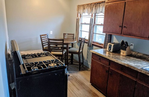 Davenport House | Cozy 2BR Home in Quiet Neighborhood