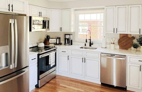 Easton House | Cozy 2BR Home near Idlewild Parkn