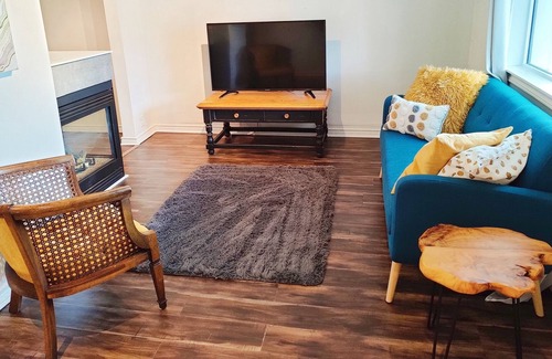 Belleville House | Cozy 2BR House With Cabin Feel Short Walk To Downtown Near Prince Edward County