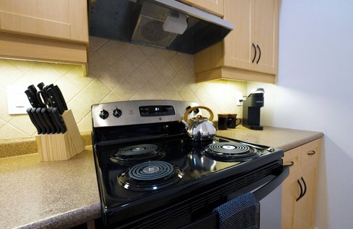 South London House | Cozy 2BR in Wortley Village + 2-car Parking + WiFi