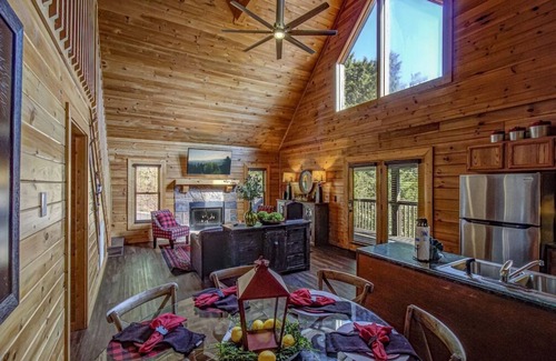 Sevierville Cabin | *Cozy 2BR + LOFT! Game Room HOT TUB! Arcade*