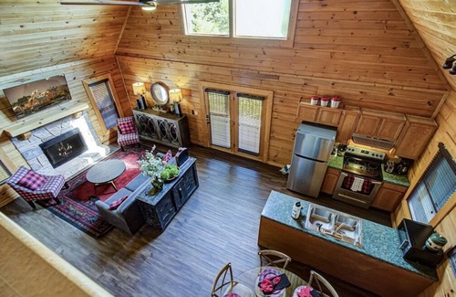 Sevierville Cabin | *Cozy 2BR + LOFT! Game Room HOT TUB! Arcade*