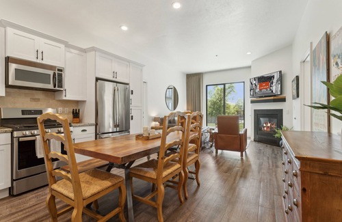 Park City Condo | Cozy 2BR Mason Condo w/Pool – 3 Min to Deer Valley Gondola & East Village Fun!