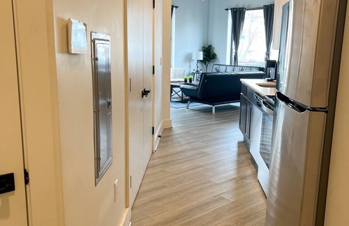 Elizabeth Apartment | Cozy 2BR Near Airport 1976