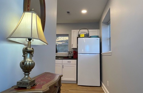 Bristol Apartment | Cozy 2BR Near Casino | Queen Beds & Free Parking