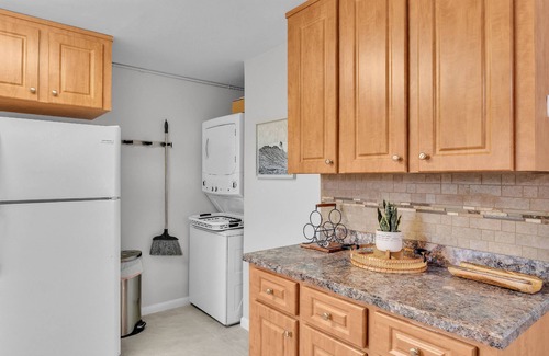 Lakeland Condo | Cozy 2BR Near Lakes & Florida Southern – Private Outdoor BBQ Space in Historic Lakeland