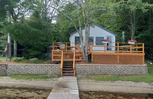 Lyman Cottage | Cozy 2BR Pondside Cottage