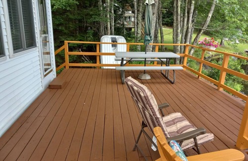 Lyman Cottage | Cozy 2BR Pondside Cottage