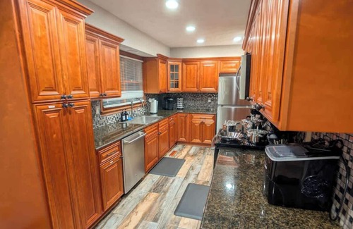 New Albany House | Cozy 2BR Ranch | King | Near Intel & Meta